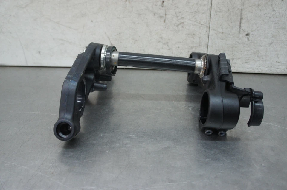 391 G KTM DUKE RC390 RC 390 2015 OEM TRIPLE ÁRBOL Foto 2 de 4