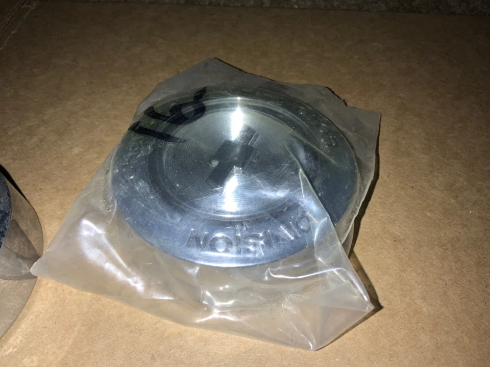 Tapacubos centrales de freno de disco Chevrolet Corvette Camaro Chevelle 1967 4 NOS 3908762 Foto 4 de 4