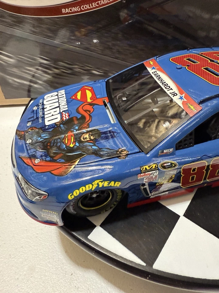 Dale Earnhardt Jr. Elite #88 Superman National Guard 2014 1/24 Nascar Diecast Foto 4 de 4