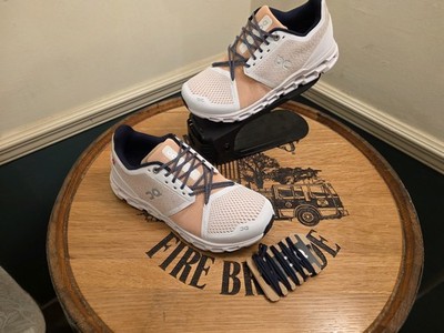 Women s On Cloudstratus Running Shoe, Size 8.5
