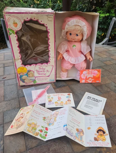 Vintage KENNER 1980 STRAWBERRY SHORTCAKE DOlL BABY NEEDS A NAME with OB