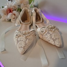 Kailee P. Ivory Lace Pearl Pointed Toe Bridal Flats Ribbon Ties Size 9 W