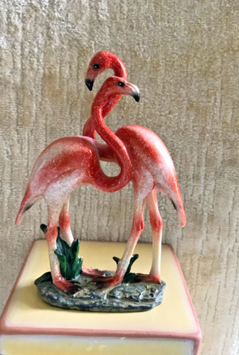VINTAGE SWEET COUPLE FLAMINGO/INTERLOCKING HAND-PAINTED RESIN FIGURINE FL - Picture 2 of 6