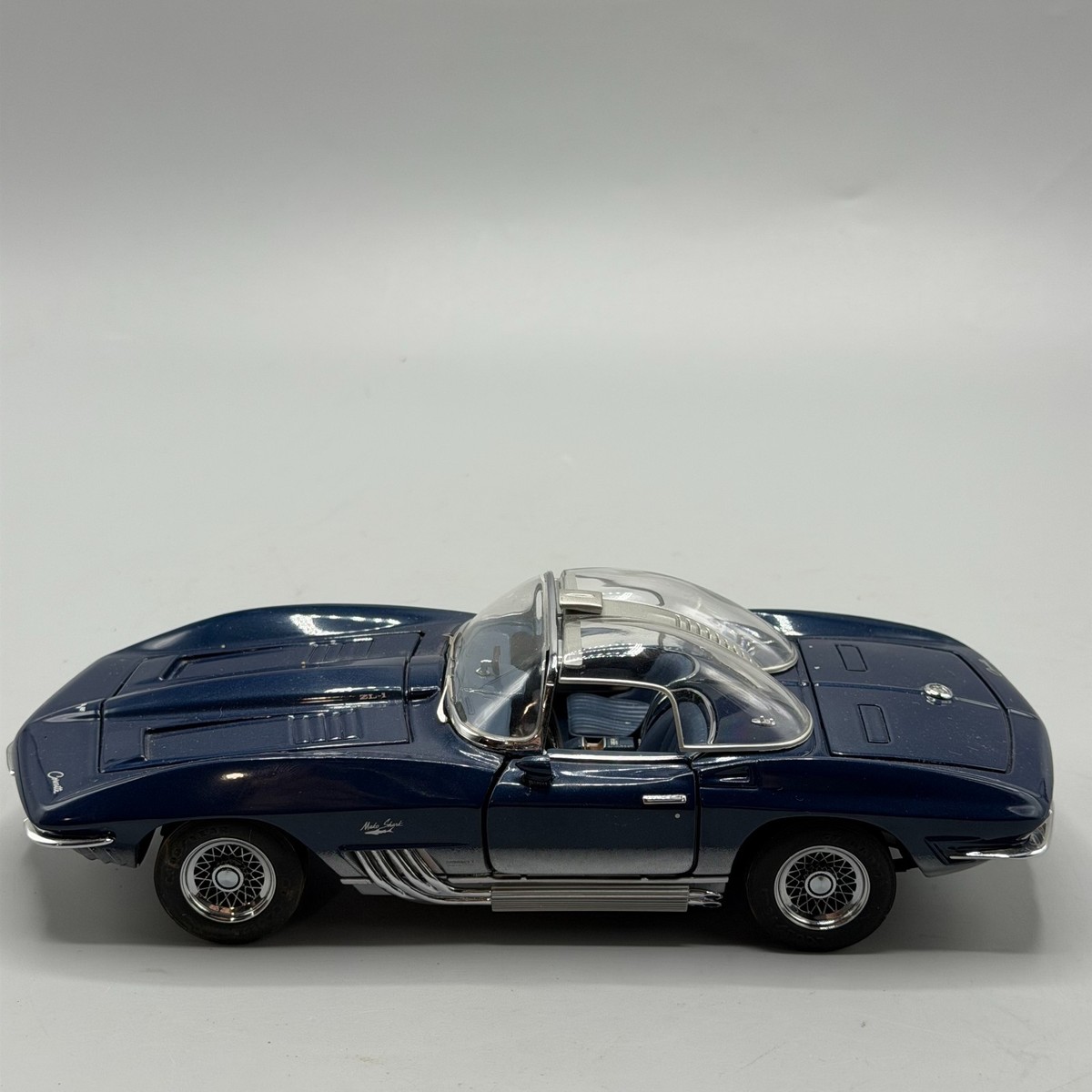 Franklin Mint 1965 Chevrolet Corvette Mako Shark Blue 1/24 Scale