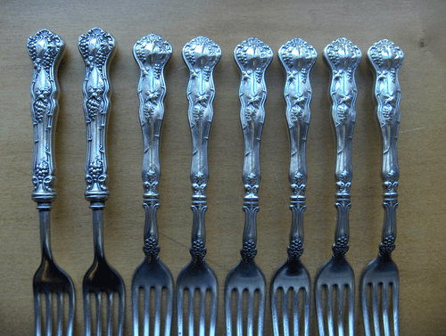 1847 Rogers Meriden Britannia Co grape Vintage set~Hollow handled knives & forks - Picture 3 of 14