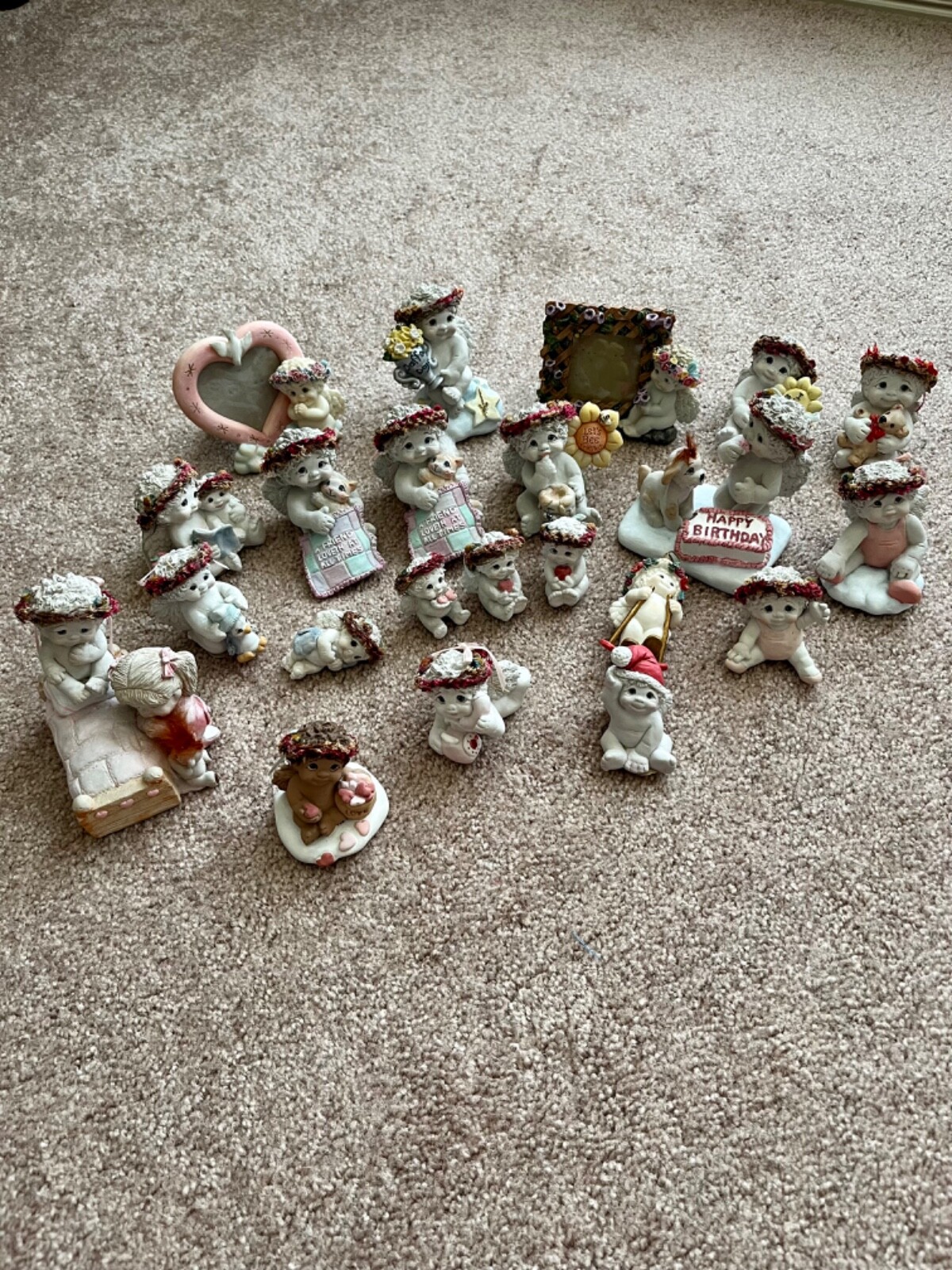 dreamsicles figurines lot, 20 figurines, 2 picture frames, excellent