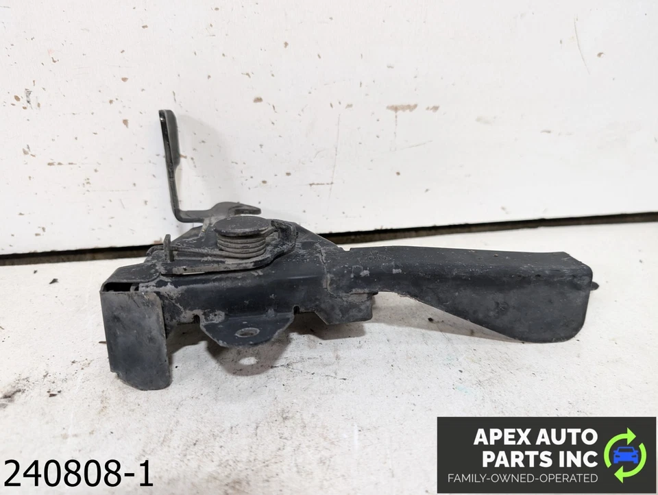 Actuador de liberación de pestillo de bloqueo de capó delantero OEM 2005 Kia Spectra 2,0 L Foto 4 de 4