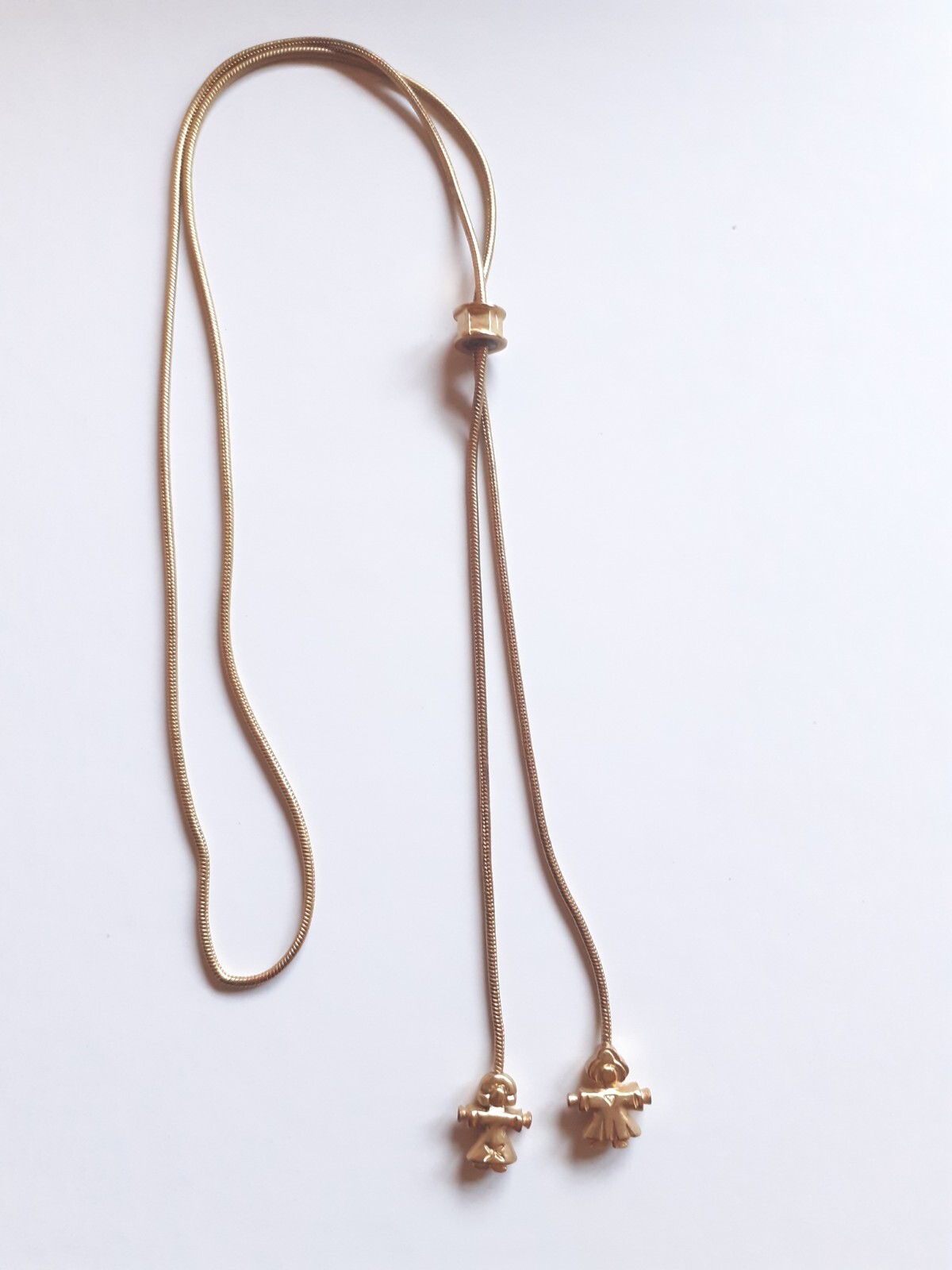 Long collier double avec 2 minis personnes idéal pour sublimer une robe d'été