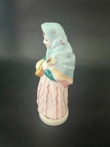 Japan Peasant Women Playing Mandolin Figurine 6" x 2-1/2" x 2-1/2" - Picture 4 of 6