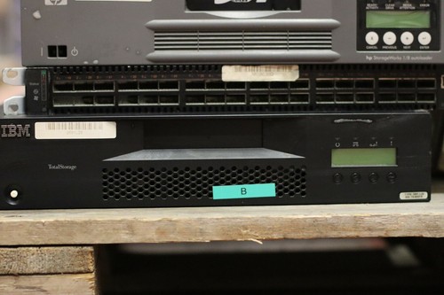 IBM 3581L28 Ultrium LTO-2 Autoloader SCSI 1/8 Bandlaufwerk