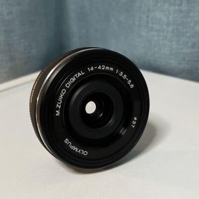 OLYMPUS M.ZUIKO DIGITAL ED 14-42mm F3.5-5.6 EZ Lens Black Micro Four Thirds 4/3