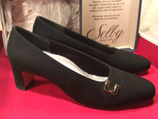 VINTAGE SELBY BLACK SUEDE 21/2 INCH PUMPS GOLD BUCKEL SIZE 9 D COMFORT FLEX