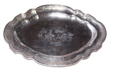 Assiette / bol baroque en argent, est. 1750 avec paysage poursuivi, poinçonné