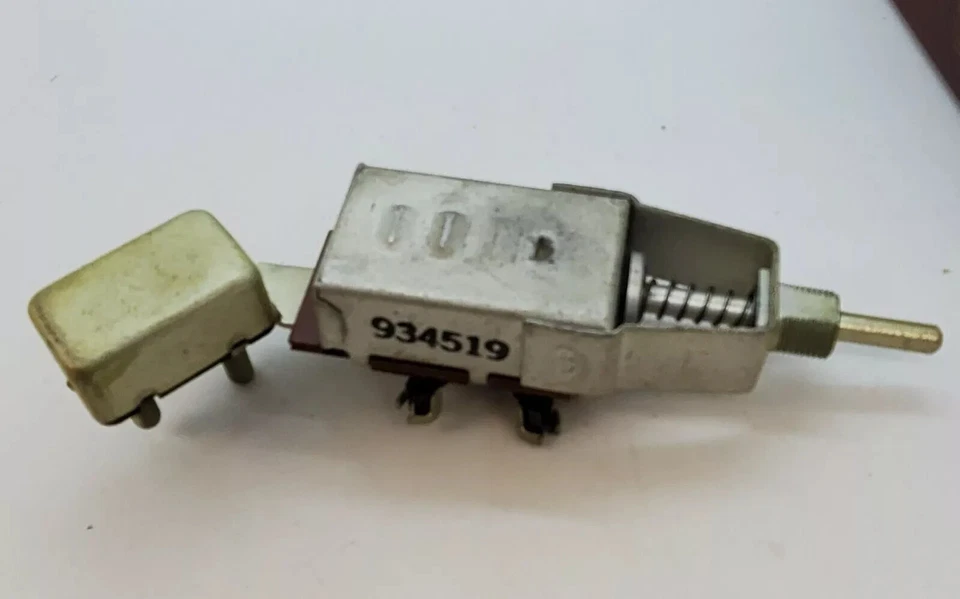 Interruptor de faros Chrysler New Yorker 1941-1942 & 1946-1947 NOS 934519. Foto 3 de 4