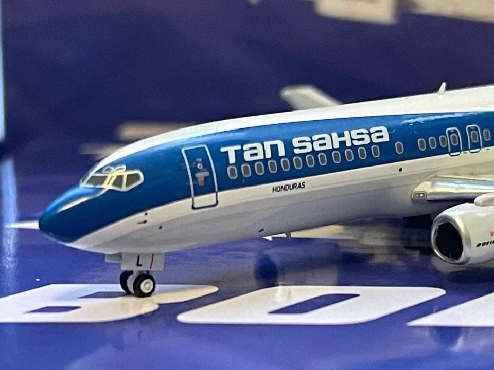 Желтовато-коричневый Sahsa / Boeing 737-400 / EAV400-SHL / 1:400 - Изображение 3 из 4