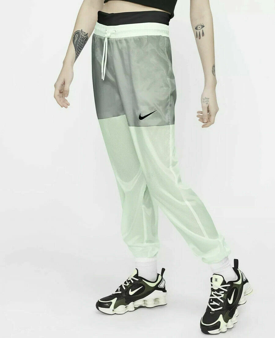 CJ3006 318 New with tag Nike Women Sportswear Woven Jogger Pant