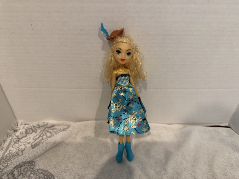 2016 Mattel Monster High Shriekwrecked Dayna Treasura Jones Doll GUC Dress Shoes