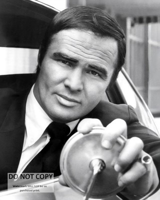 BURT REYNOLDS IN THE TELEVISION PROGRAM ''DAN AUGUST'' - 8X10 PHOTO (RT-221)