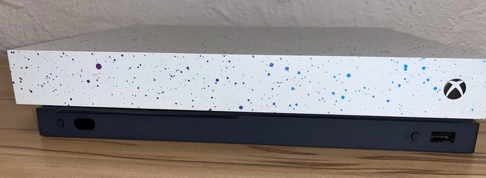 Xbox One X Konsole 1 TB Hyperspace Edition mit 2 Elite 2 Controller + 15 Spiele - Bild 4 von 4