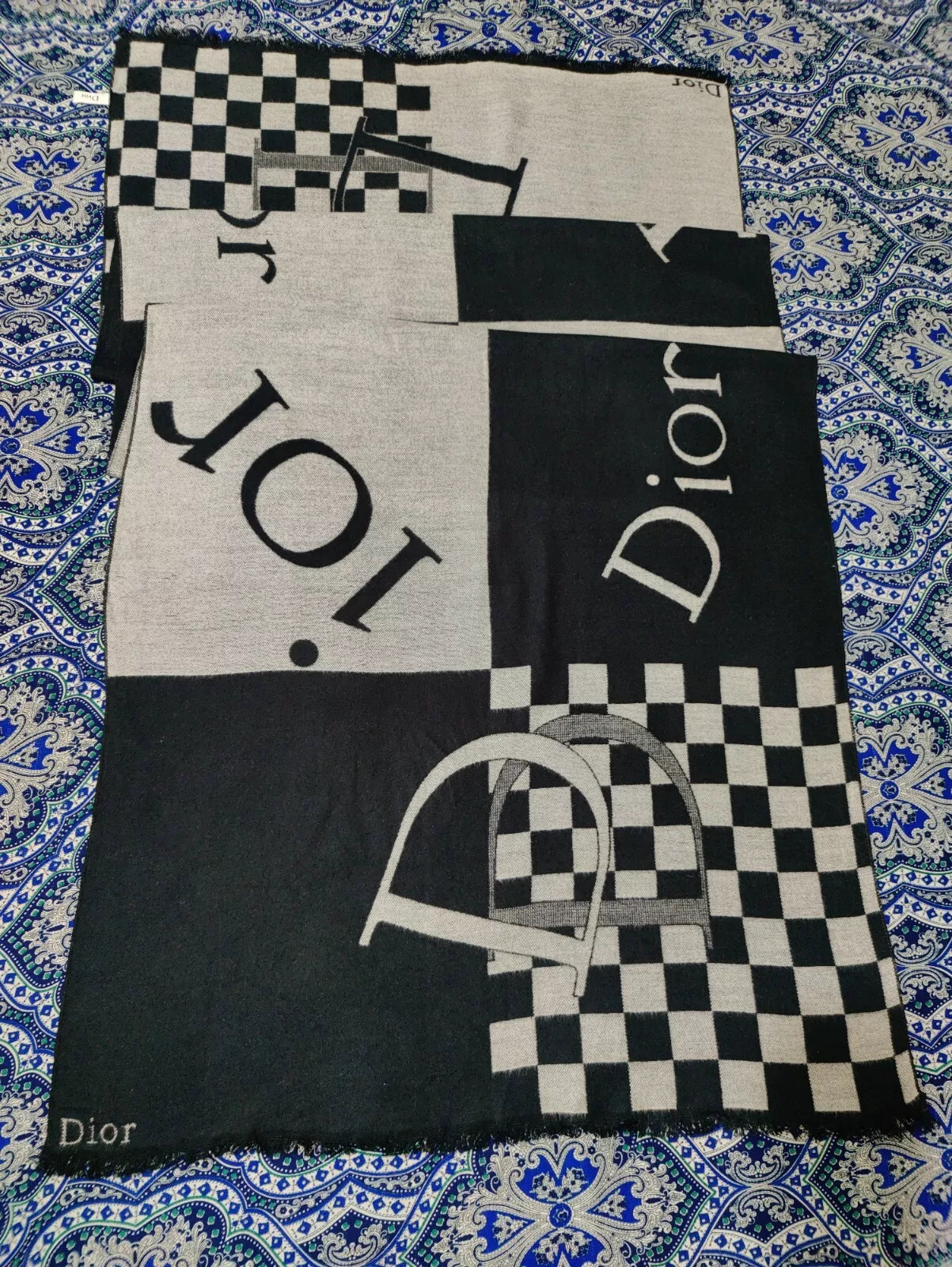 Authentique Christian Dior écharpe châle étole enveloppante logo DD silencieux laine noir blanc