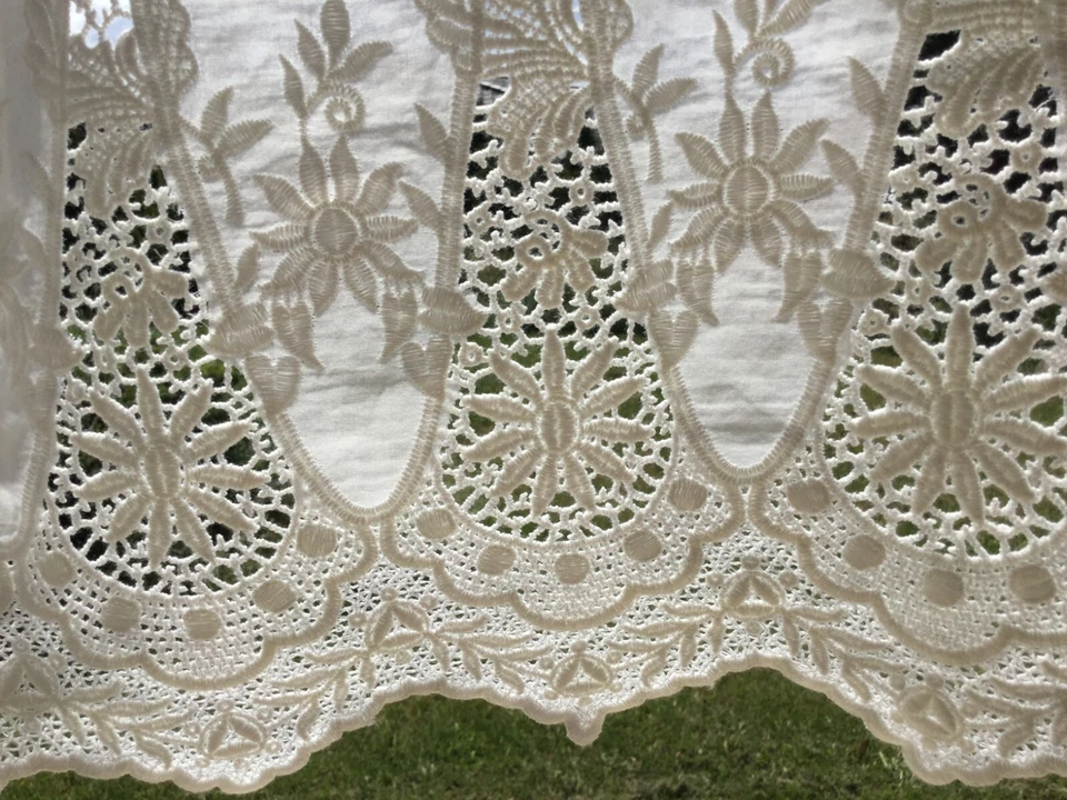 Hochwertige Scheibengardine mit Stickerei 100%Baumwolle Landhaus Shabby  - Bild 1 von 4