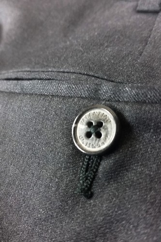 Pantalones VALENTINO para hombre gris lana virgen pliegue frontal pierna recta (IT 46) - Imagen 11 de 11