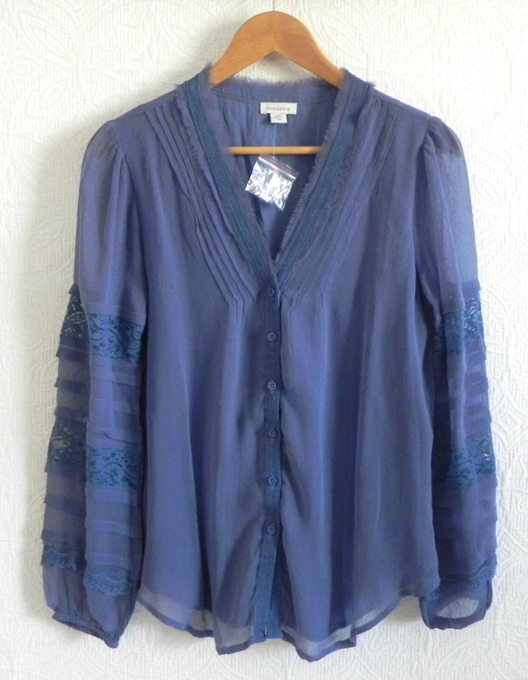 Blusa Sundance Manga Larga Seda Gasa Abotonada Cuello en V Ribete de Encaje TALLA GRANDE PXS