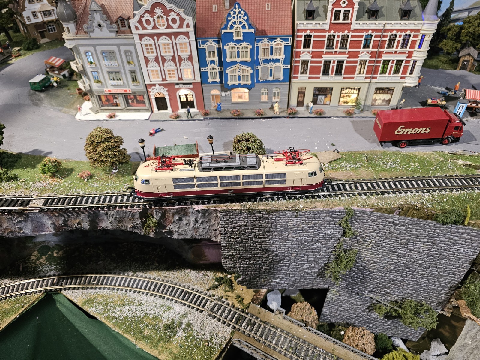 Picture 3 of 11