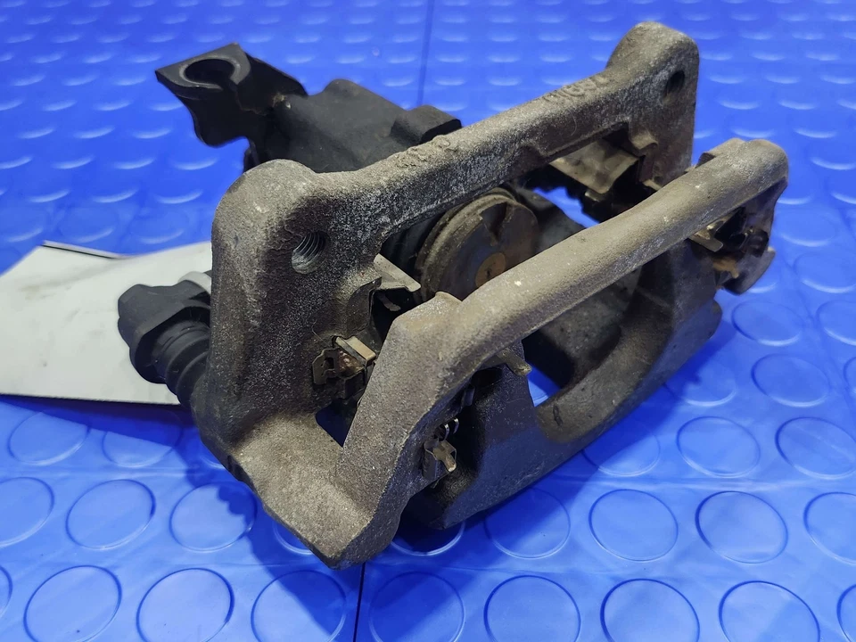 Conjunto de pinza de freno trasera Dodge Grand Caravan 12-20 lado derecho del pasajero OEM Foto 2 de 4