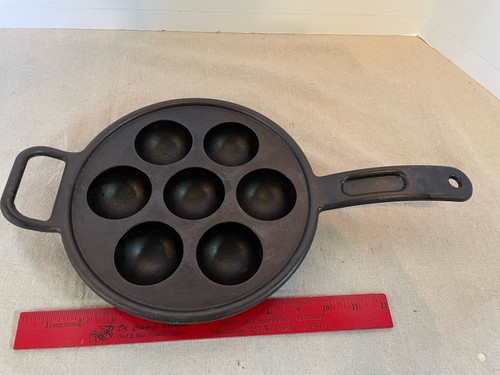 Vintage Round Lodge P7A Aebelskiver Cast Iron Pan, 9 Inch USA - 第 1/7 張圖片