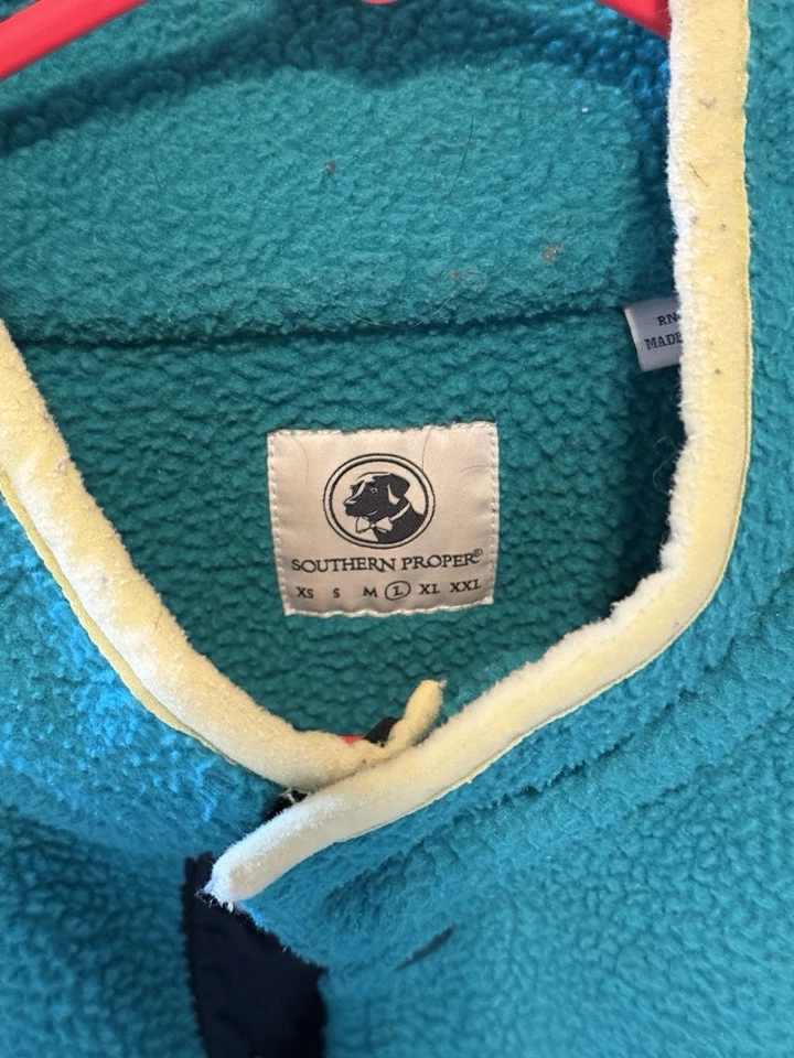 Pullover Southern Proper cuarto abotonado verde claro amarillo ribete talla grande Foto 3 de 4