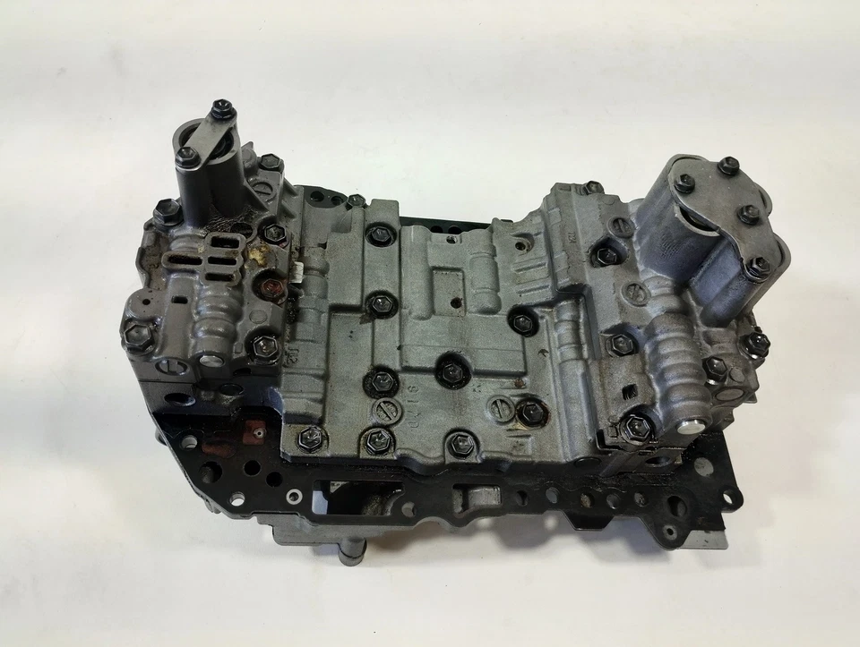 05-12 VOLKSWAGEN JETTA VÁLVULA TRANSMISIÓN CUERPO SOLENOIDE OEM Foto 2 de 4