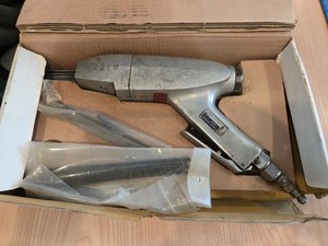 Chicago Pneumatic CP952 Air Chipper Needle Scaler Hammer Rust Remover Used