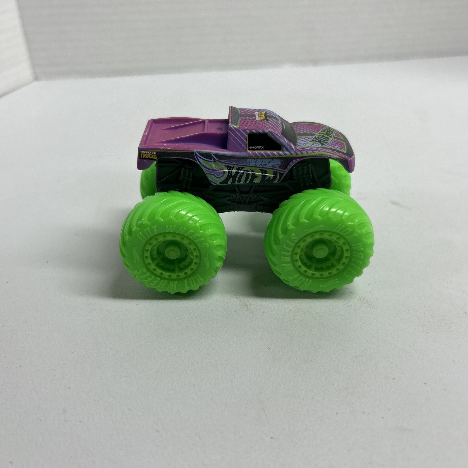 Hot Wheels Monster Truck Color Reveal Purple Blue