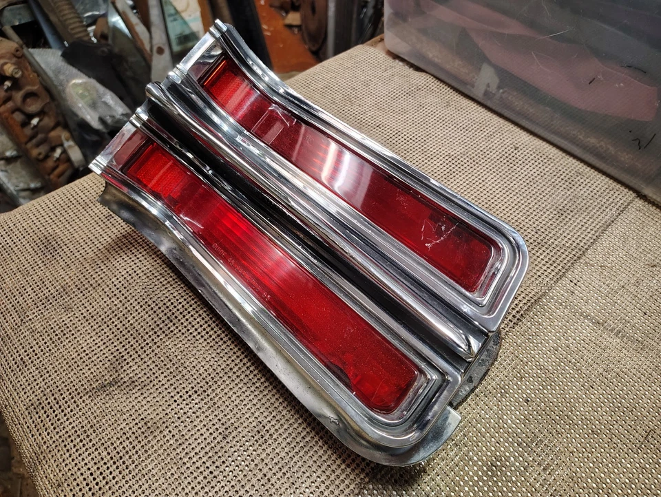 Buick Wildcat 1965 luz trasera lateral del pasajero derecha conjunto de luces traseras 5956240 Foto 2 de 4