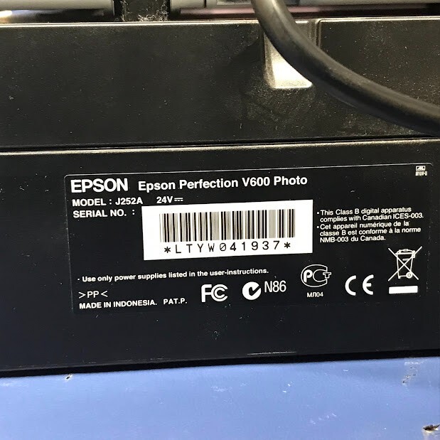 Epson Perfection V600 Photo Scanner J252A (no power supply