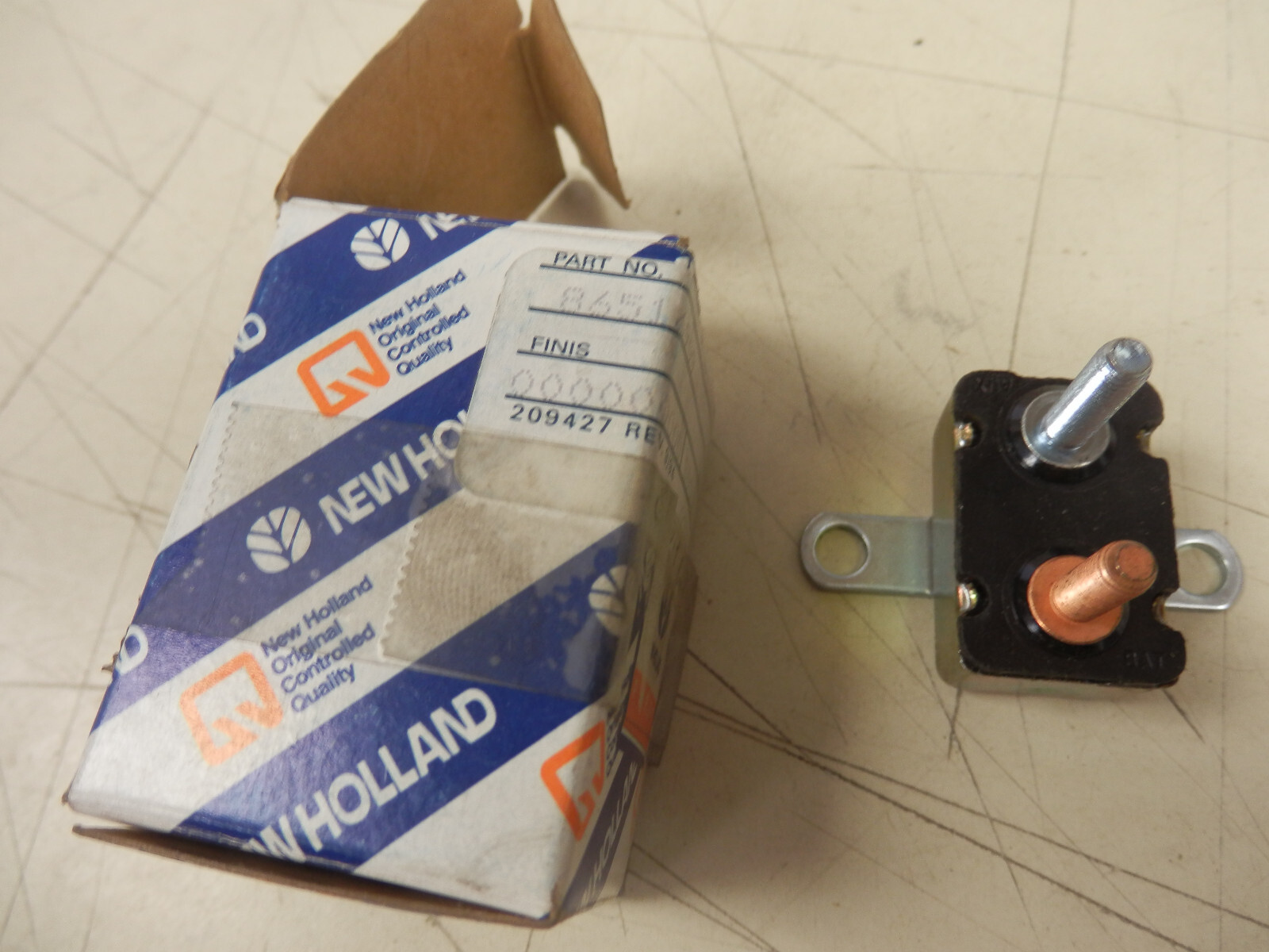 Genuine New Holland 86516909 30 amp Circuit Breaker Free Shipping 