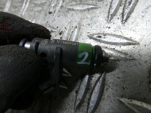 VW Polo 9N Einspritzdüse 03E906031 (2) Nr.33