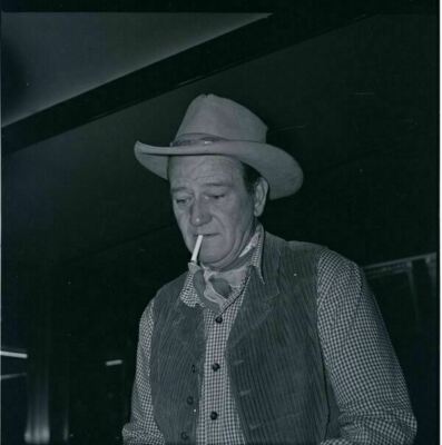 did john wayne smoke cigarettes Photo of Smoking a Cigar John Wayne's heavy smoking habit