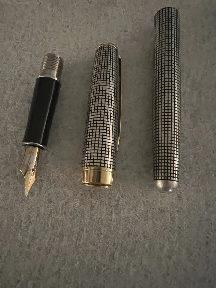 Pluma Estilográfica Parker Premium Oro 18k Plumín Foto 4 de 4