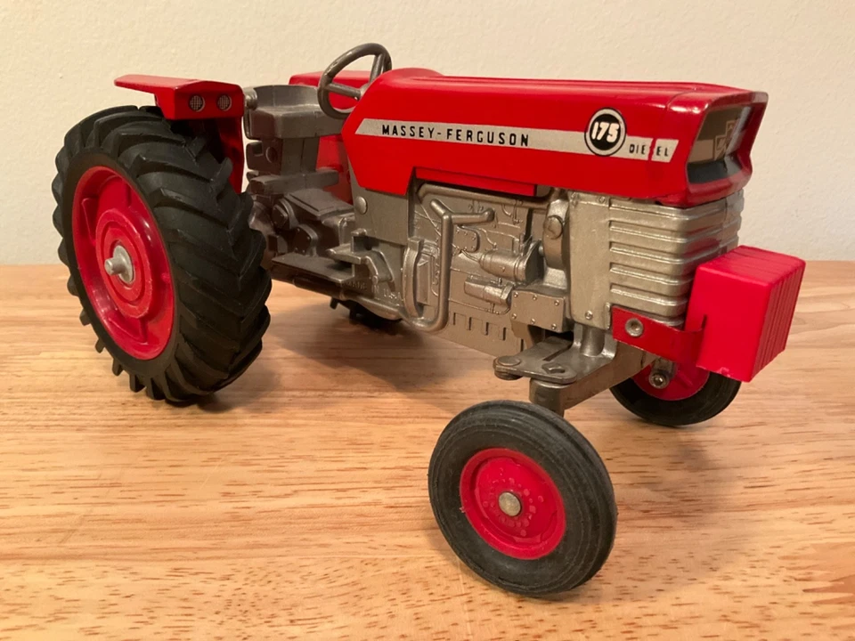 Vintage Ertl Massey Ferguson 175 Diesel 1/16 Tractor In Great Condition 1960’s. - Image 3 of 4
