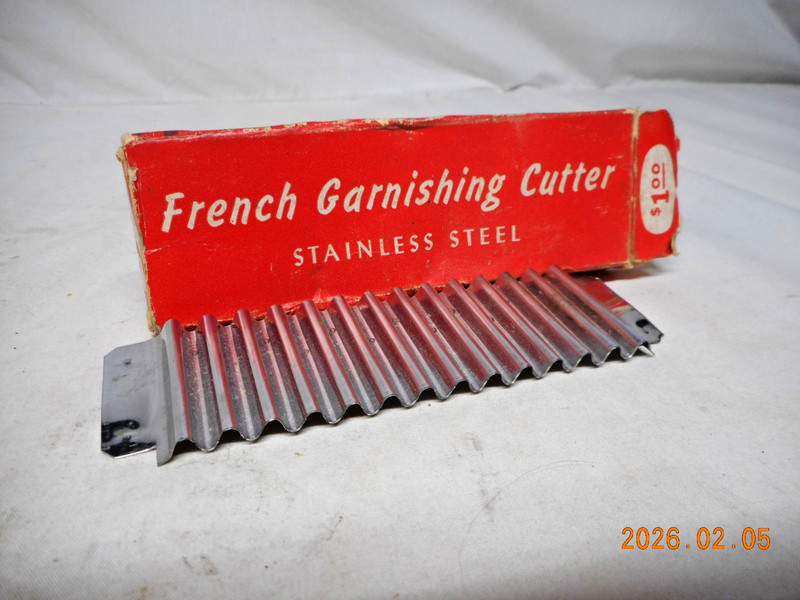 Vintage 1950s FRENCH GARNISHING CUTTER! Stainless Steel Crinkle Cutter in Box