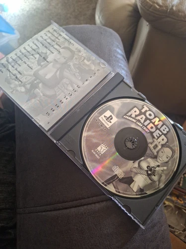 Tomb Raider II Playstation PS1 Disc w/ partial manual (See pics)