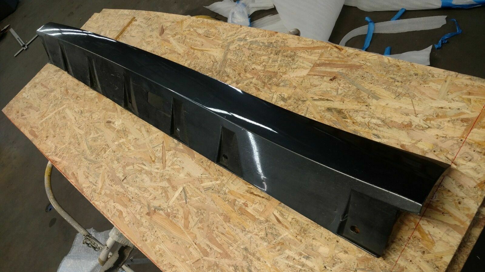 AUDI R8 DRIVER LEFT SIDE ROCKER MOLDING OEM 420853855A 