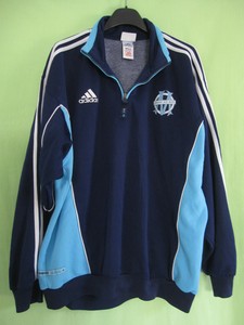 pull om adidas