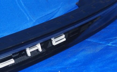 2020-2025 Porsche Taycan Center Trunk Tail Light LED W/Warranty OE Nice Shape - 第 5/11 張圖片