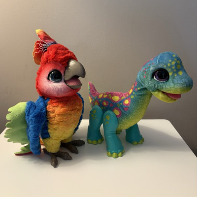 Hasbro Furreal Plüschfiguren Set Papagei & Dinosaurier