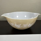 Vintage Pyrex Sandalwood 1 1/2 Qt Cinderella Mixing Bowl 442 Tan Ivy Leaves