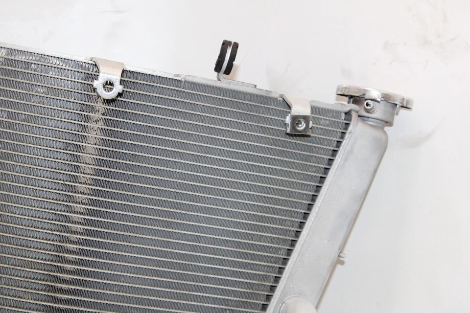 06-07 SUZUKI GSXR 750 OEM MOTOR RADIADOR MOTOR ENFRIADOR RADIADOR DE REFRIGERACIÓN Foto 3 de 4