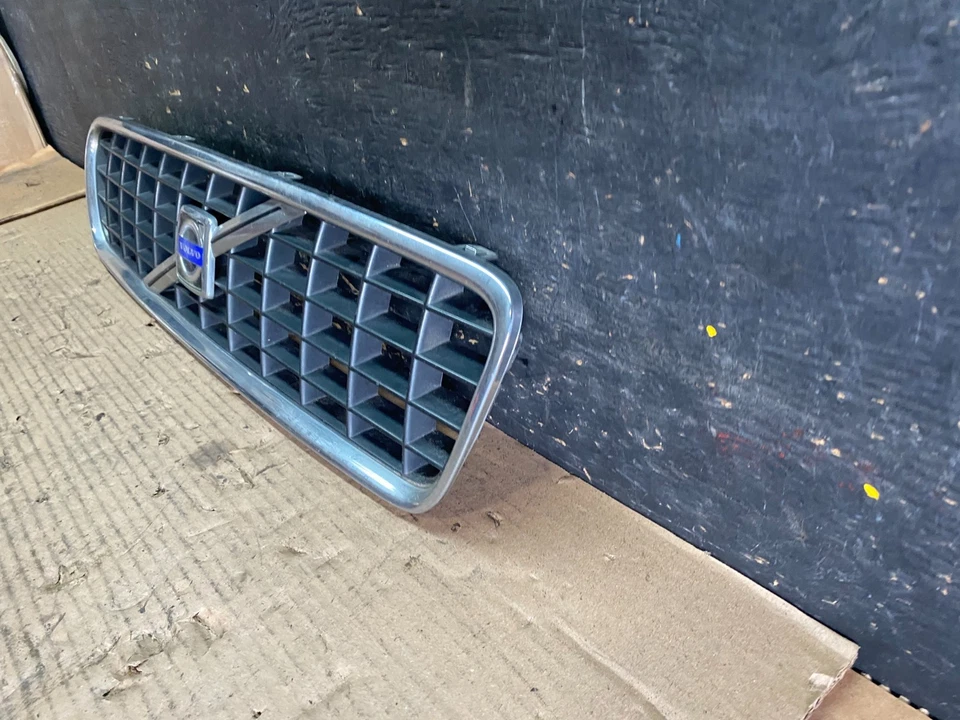 Parrilla superior delantera Volvo S40 2005 2006 2007 08620116 OEM S5587 DG Foto 2 de 4